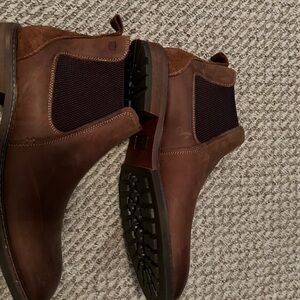 Men’s size 10 Chelsea Boot. Florsheim. Worn once!